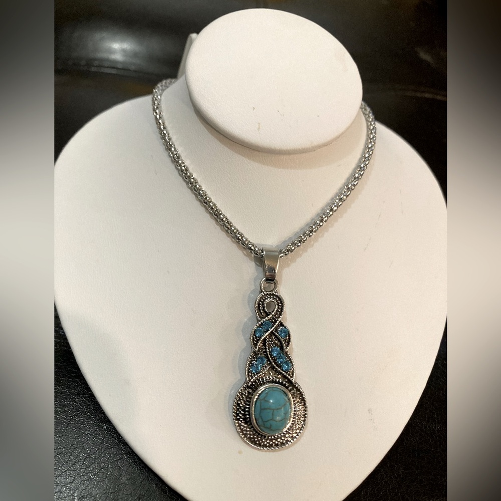 NWT - Silvertone fashion necklace with faux turquoise and blue gemstones pendant
